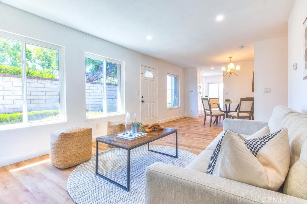 listing image 130721564246509637224
