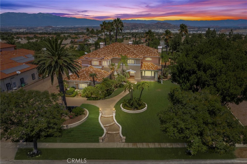 875 Encanto Street