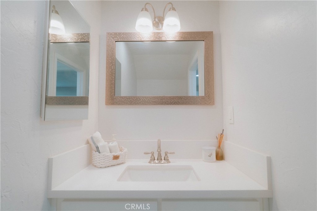 Photo 9 of 17 of 2080 Mount Shasta Drive townhome