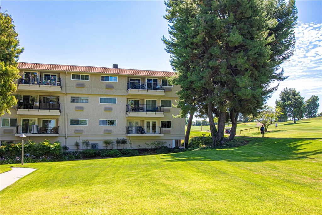 2391 Via Mariposa W 3A