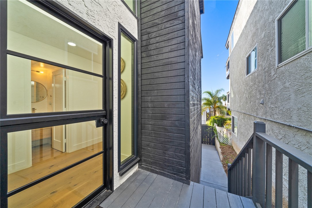 875 Santa Ana Street