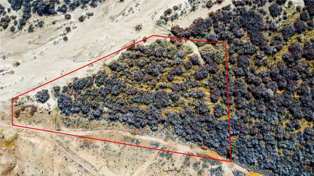 Experience unparalleled tranquility on this stunning 4-acre lot nestled in the heart of Barstow. This land offers an unbeatable opportunity to invest in your dreams and secure the perfect spot for your future home, ranch or recreational retreat. This property boasts unobstructed views of the sweeping landscape, including magnificent hills that frame the horizon, creating a serene setting. Enjoy the rural ambiance without giving up easy access to necessary amenities. Nearby you will find shopping centers, medical facilities, restaurants, and recreational areas nearby.