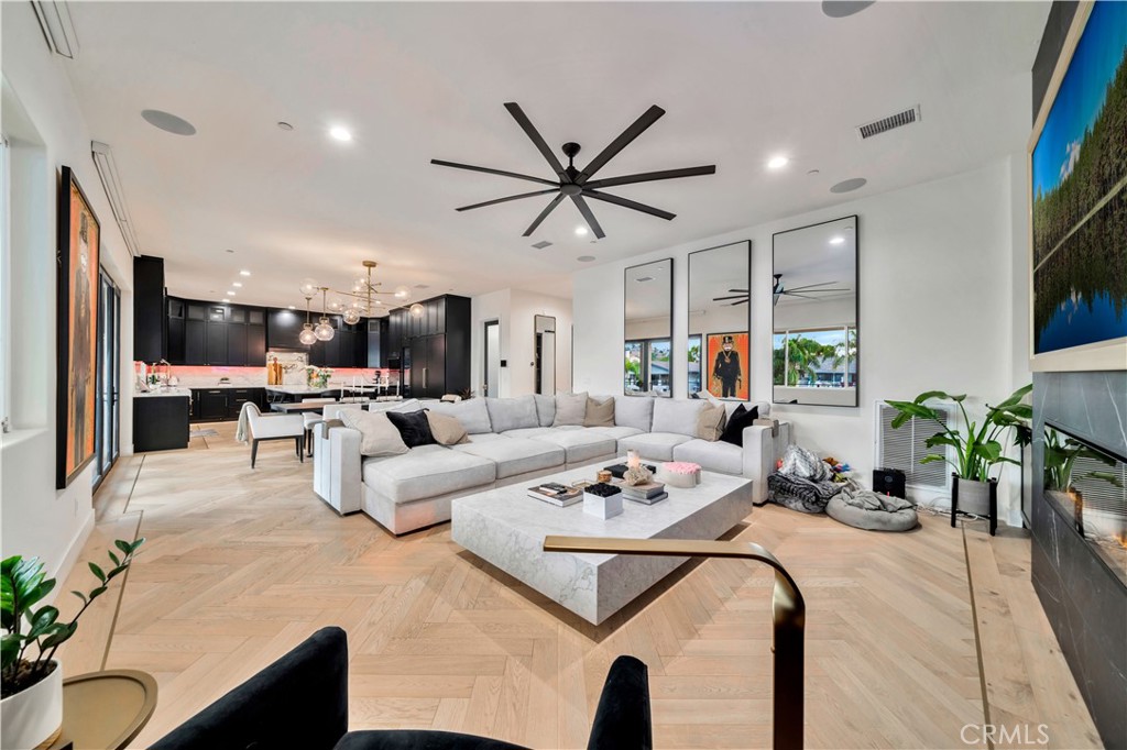 30327 Sea Horse Circle