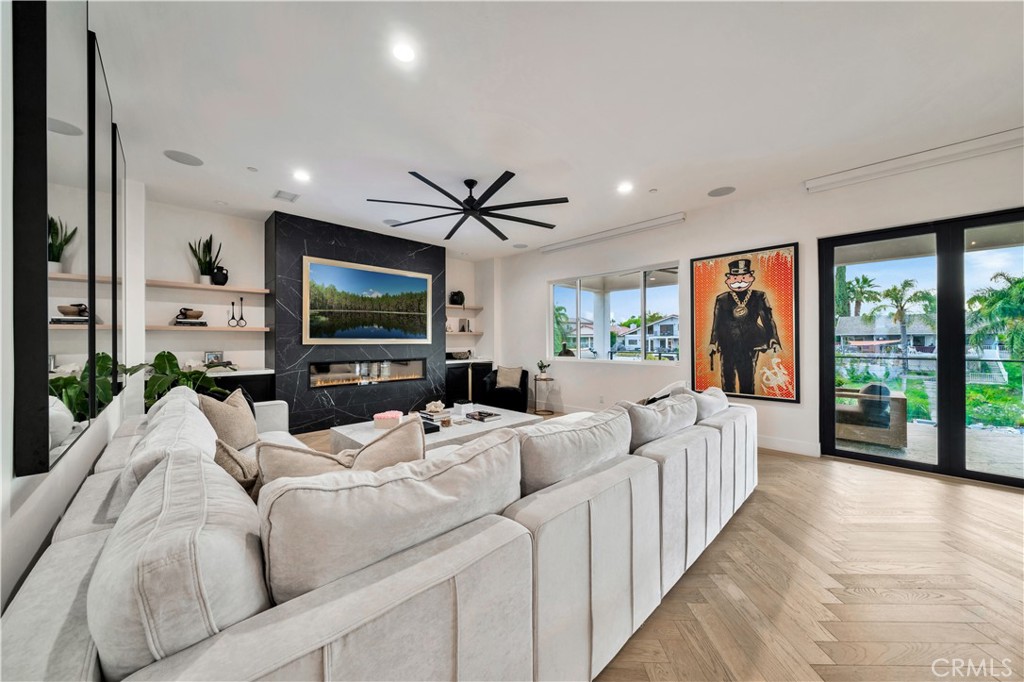 30327 Sea Horse Circle