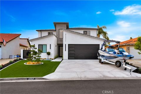 30327 Sea Horse Circle Canyon Lake CA 92587