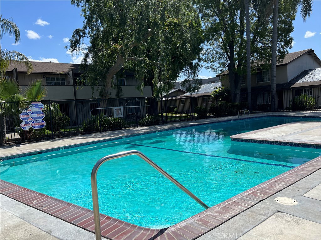 521 S Lyon Street 45