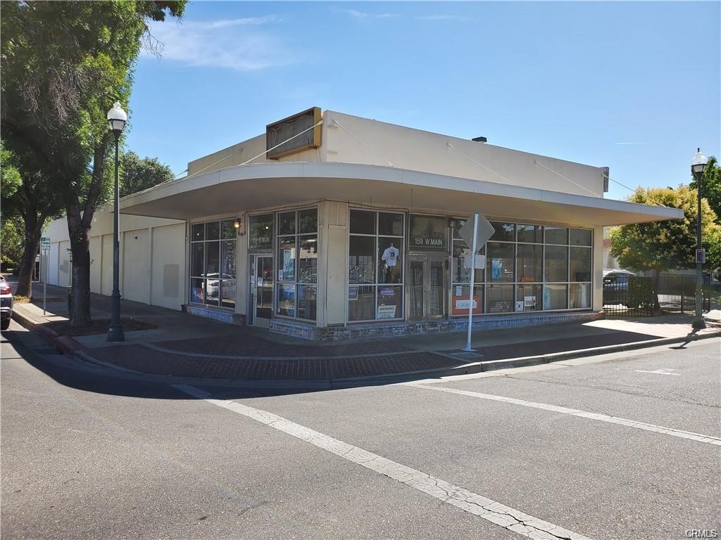 Hard to find 5000 sqft retail building located in downtown Merced, CA. Located on a corner lot (I & Main St) with high visibility and great store front view. Many commercial storefronts are being transformed in downtown Merced and now is your opportunity to be a part of the city's growth. This commercial unit offers endless opportunities and can now be yours.