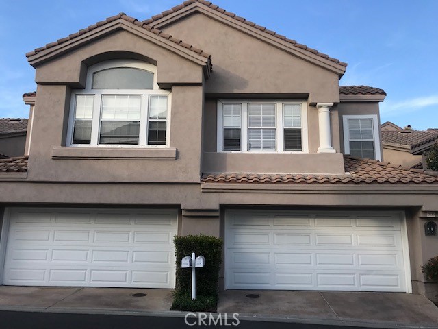 UPGRADED MODERN STYLE TOWNHOME IN THE BEST LOCATION OF MAISON DE FLEUR, A PRIVATE COMMUNITY. 3 BEDROOMS 2.5 BATHS HOME HAS HIGH CEILING AND ENGINEERED WOOD FLOOR, SPACIOUS MASTER SUITE WITH 2 CLOSETS. RALPH B CLARK REGIONAL PARK, BEACH SPA, FINE DININGS ARE WITHIN WALKING DISTANCE. CONVENIENTLY LOCATED CLOSE TO MARKETS, FREEWAYS AND MALLS.