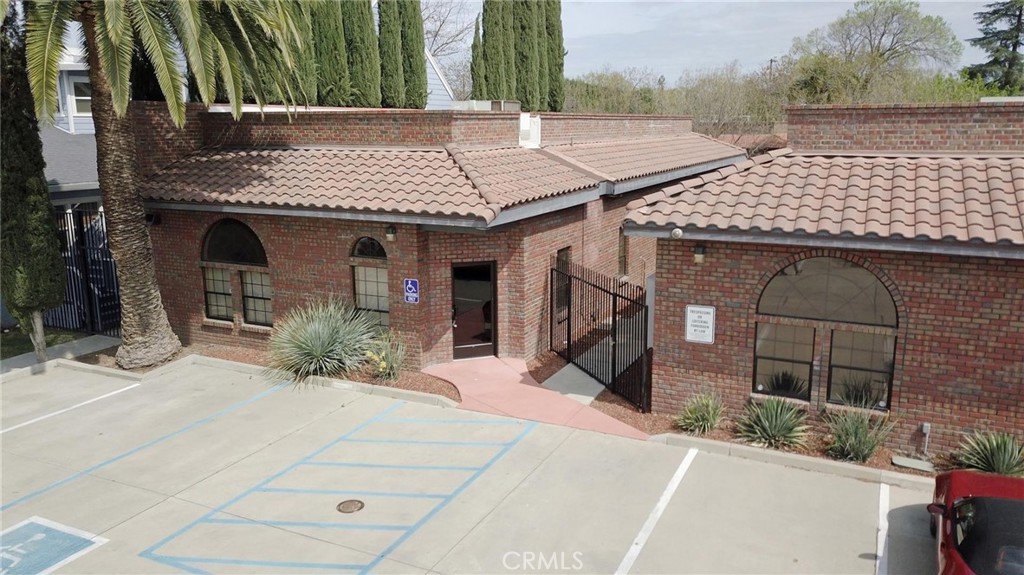 Ready to occupy 2,101 sf single-story office building in central Merced. Features 1 conference room, reception area, 5 private offices, 2 restrooms, break area, and open workspace area.
