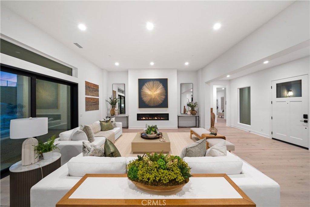 18302 Saddle Crest