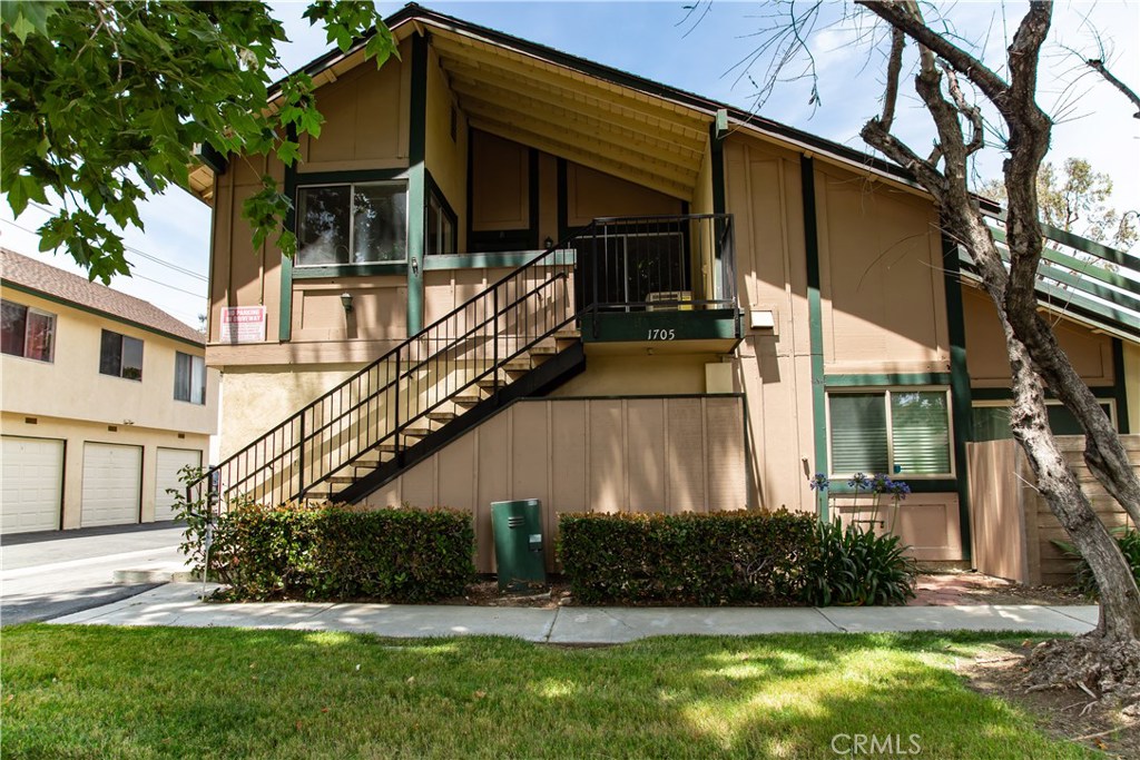 Beautifully Remodeled "Windwood" PENTHOUSE! Desirable End Corner Unit! Brand New Gourmet Kitchen White Shaker Cabinets, Quartz Counters, Glass Top Electric Range and Stainless Steel Appliances including Counter Depth,Side-by Side Refrigerator! Elegant Double-Door Master Bedroom with Fan-Light and Walk-In Wardrobe with Custom Built-In Organizer! Extra Large 2nd Bedroom with Walk-In! Inside Laundry Room and Built-In Shelving! New Flooring throughout including LV Wood Plank Design and New Carpet in Bedrooms! Smooth Ceilings! Fresh Dual-Tone Paint! Private Penthouse Patio! Newer Central Air! Enclosed Garage with Opener!
Beautiful Association Park Ways, Pool & Pic Nic area, Etc.
Walk to Shopping, Restaurants, The Yorba Linda Country Club and Beautiful Parks! EZ Access to Freeways!