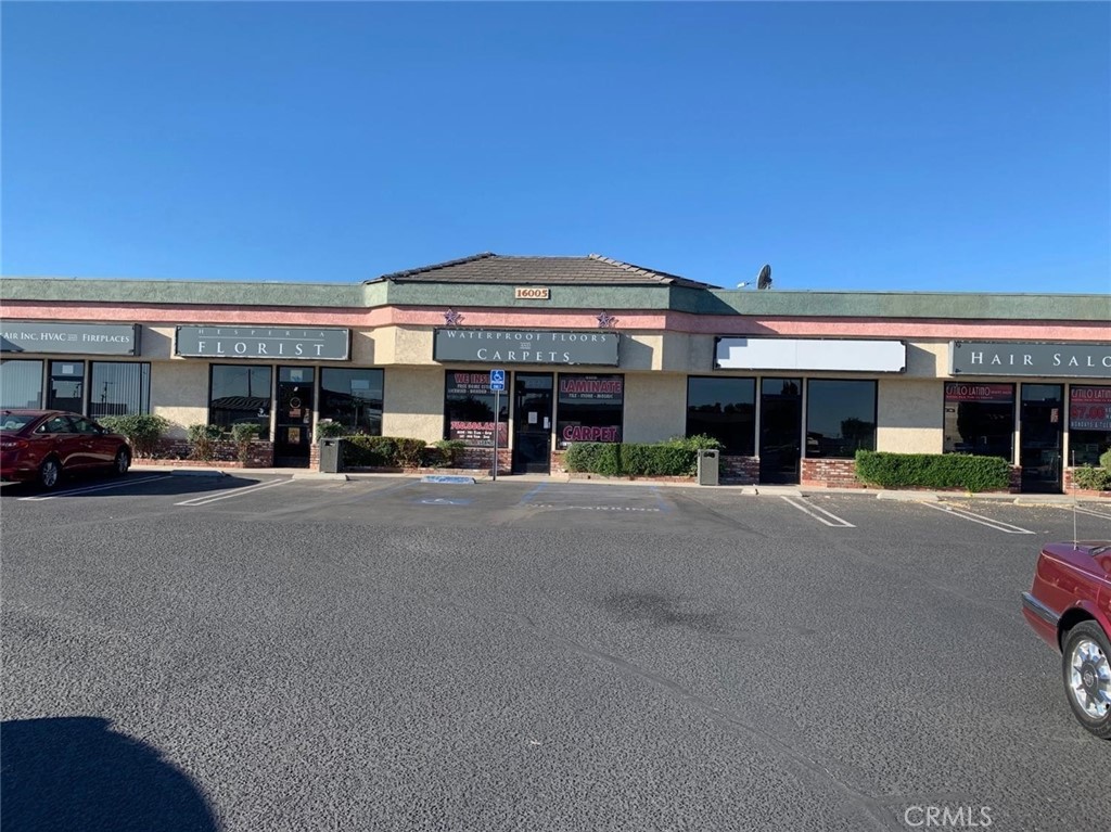 NEWLY UPDATED RETAIL LOCATION, READY FOR YOUR BUSINESS!
Great visibility on one of the High Desert's busiest thoroughfares. Small mixed building with plenty of parking spaces. Lighted sign out front above unit.
Beautiful newer stained concrete flooring and paint inside with newly updated bathroom. Lock all this in with the security of a 3-year lease.