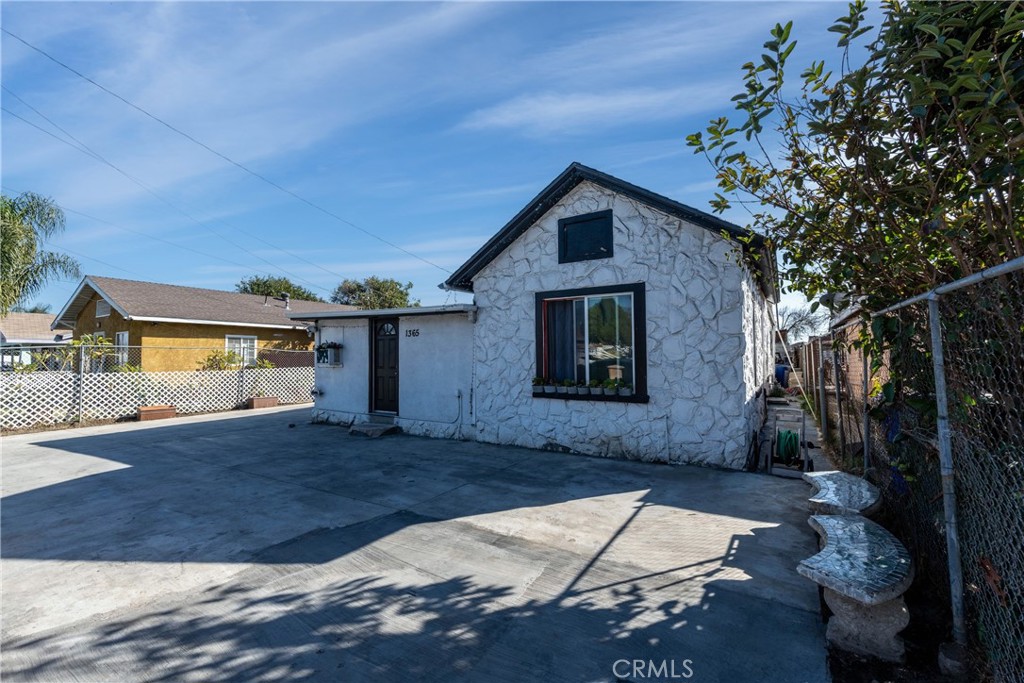 Similar Properties