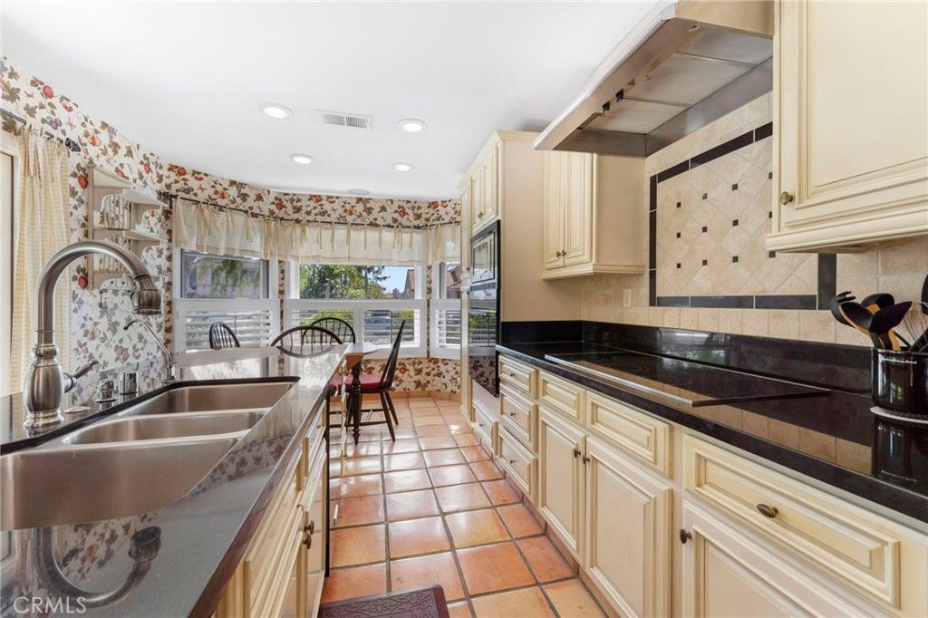 listing image 130728392914004327819