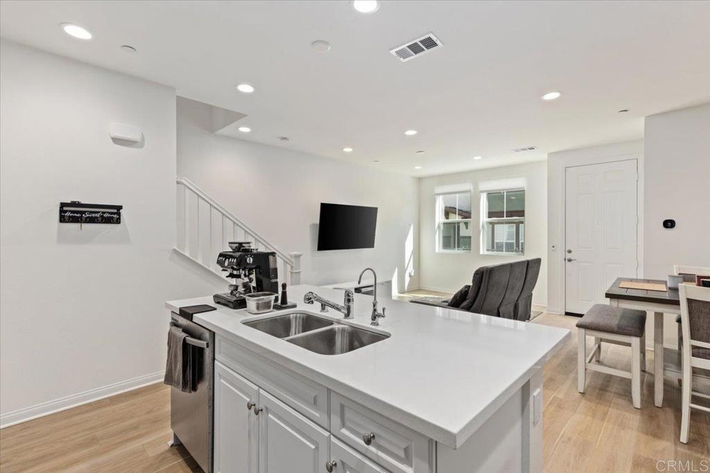 10741 Graphite St.