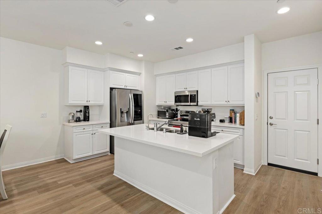 10741 Graphite St.