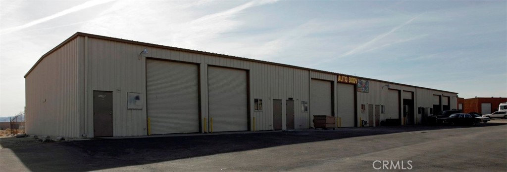 Complete with a small gated yard and 220x3 phase power, this versatile space is perfect for a range of industries, from manufacturing to warehousing. The customizable layout and ample space can accommodate heavy equipment, and the gated yard adds convenience and security. The location offers easy access to major highways and transportation links, making it an ideal location for growing businesses.
