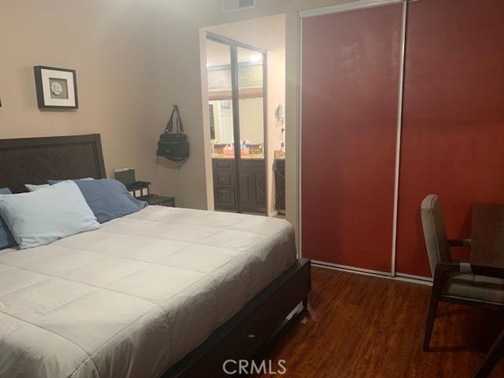 listing image 130722083104798980112
