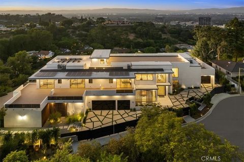 4125 Royal Crest Place Encino CA 91436
