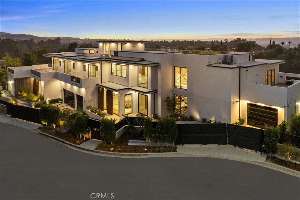 Properties 1 4125 Royal Crest Place
