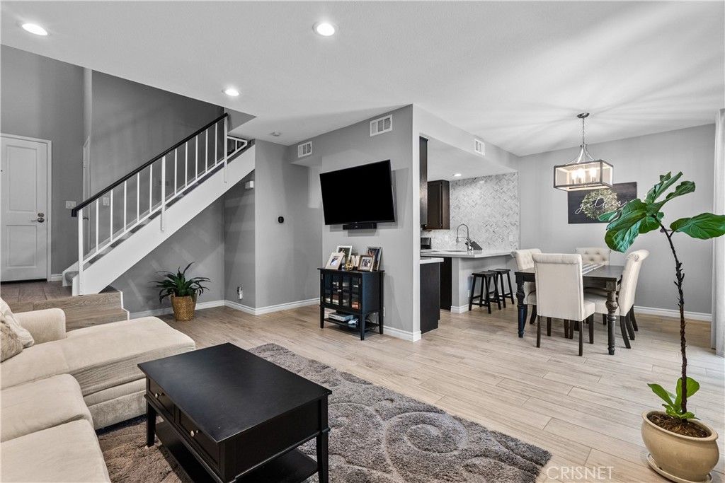 listing image 130725980111432102821