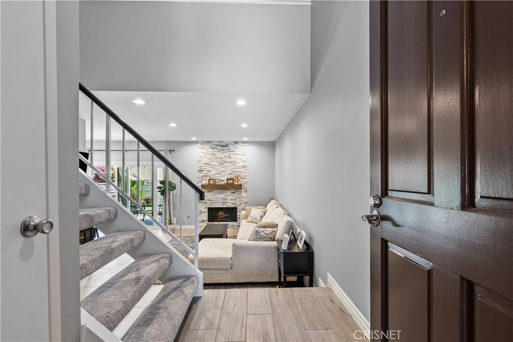 listing image 130729485949178430589