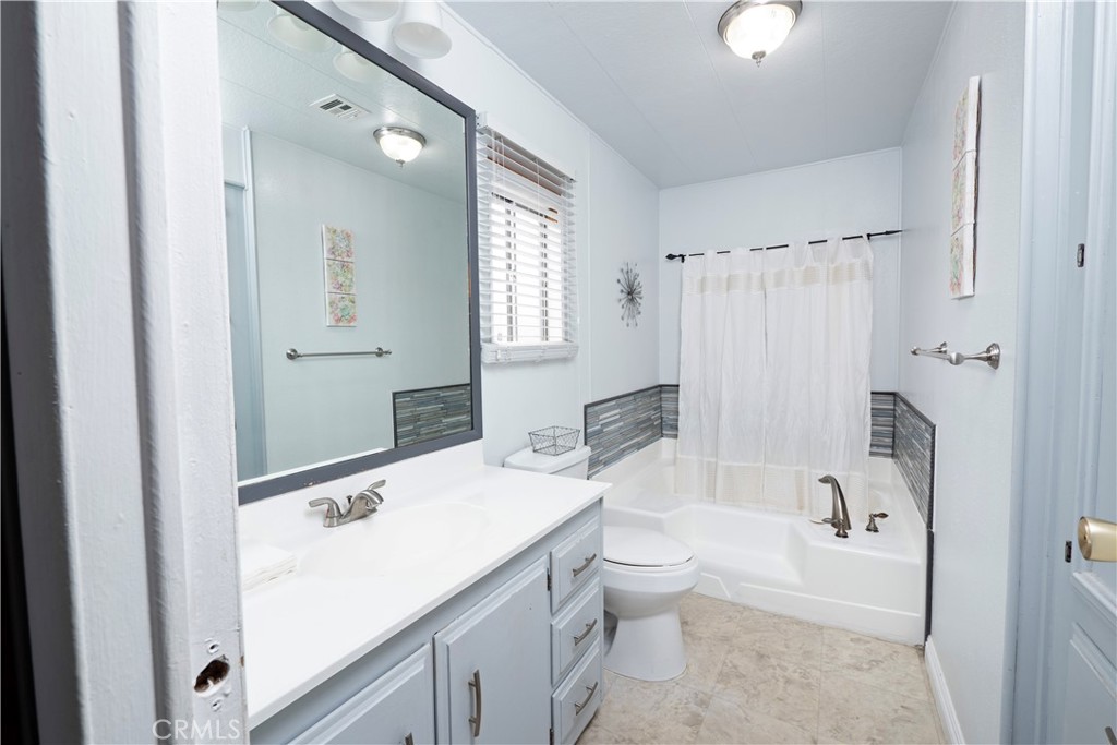 Photo 28 of 47 of 11730 Whittier Boulevard 40 mobile home