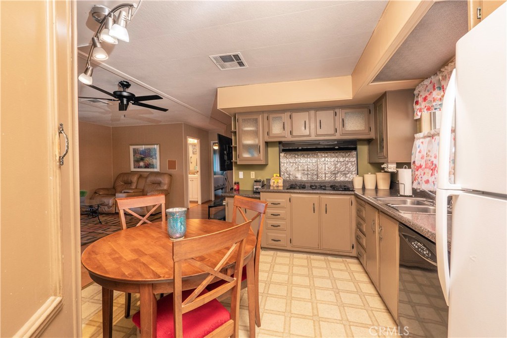 Photo 18 of 47 of 11730 Whittier Boulevard 40 mobile home