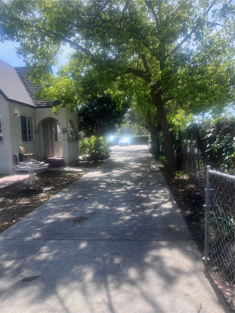 404 E Chestnut Avenue