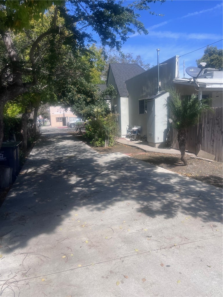 404 E Chestnut Avenue