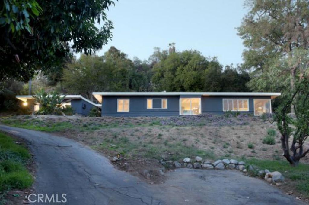 listing image 130726662254940072426