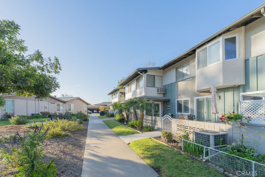 1901 McKinney Way 16M