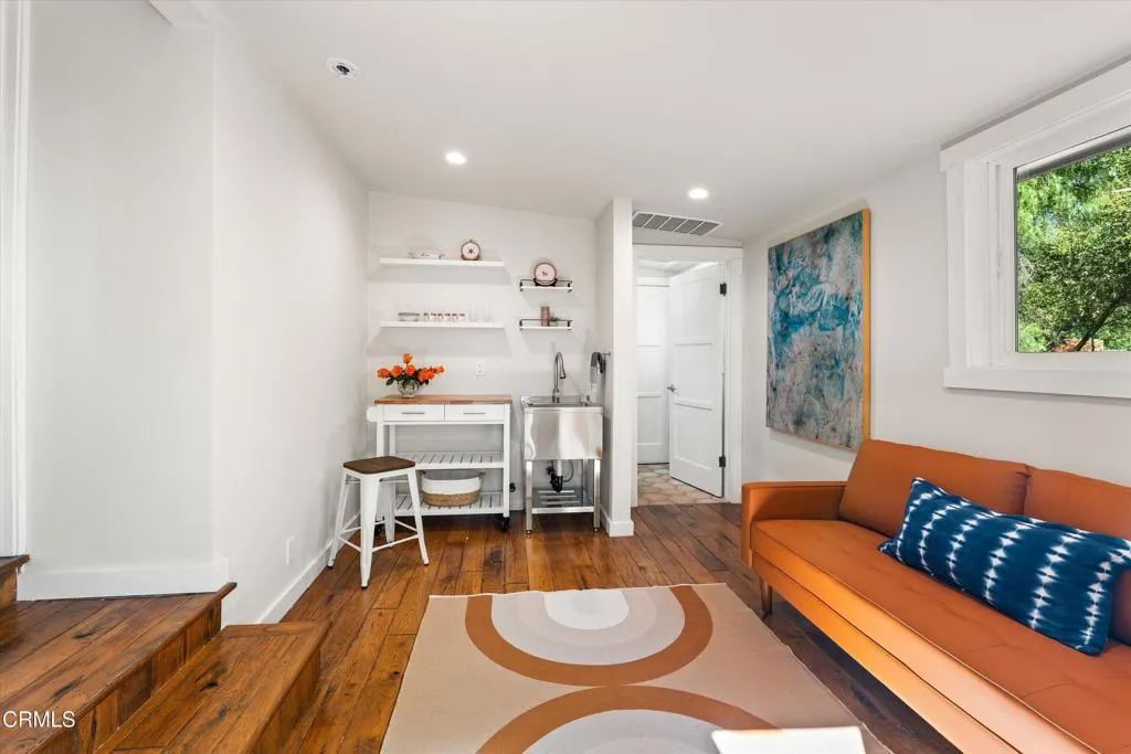 Ojai, California 93023, United States, 3 Bedrooms Bedrooms, ,2 BathroomsBathrooms,Residential,Active,89834