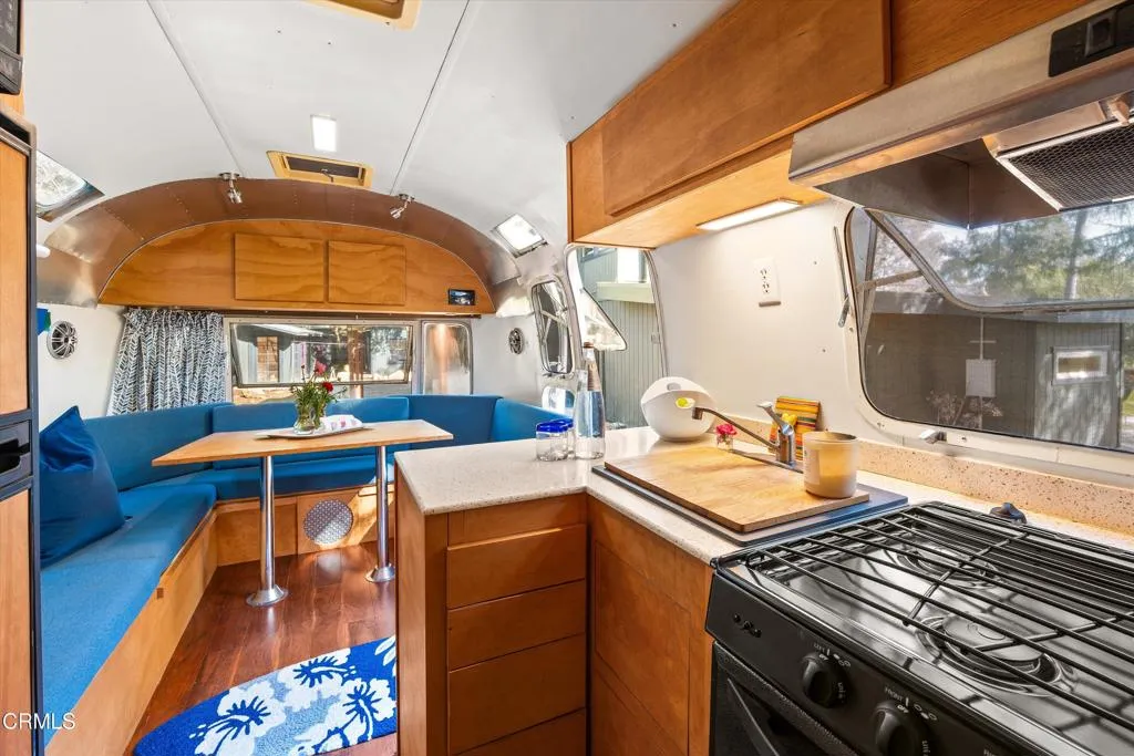 Ojai, California 93023, United States, 3 Bedrooms Bedrooms, ,2 BathroomsBathrooms,Residential,Active,89834