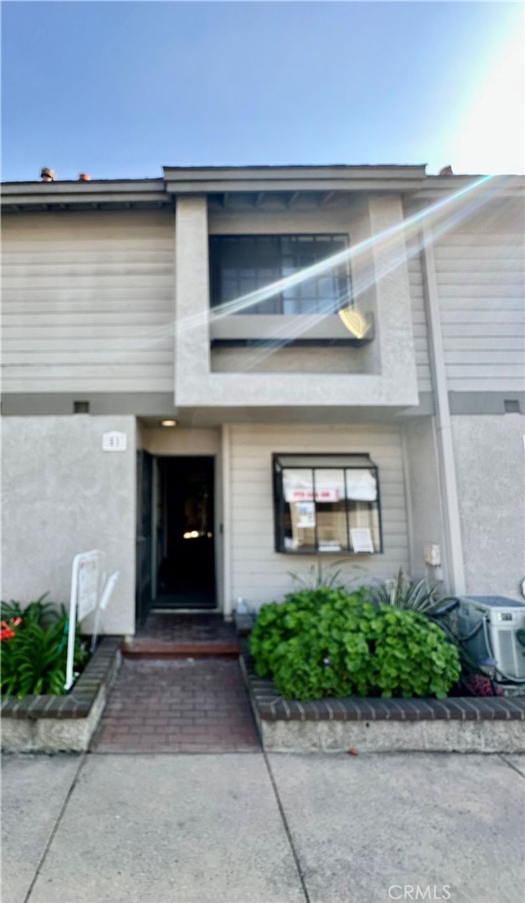 listing image 0