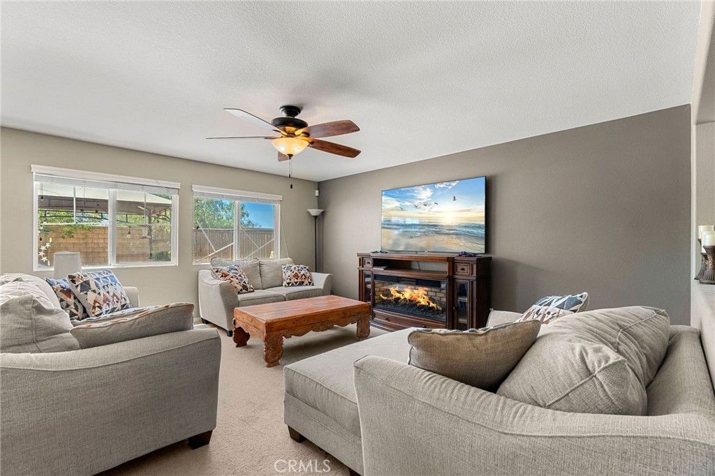 listing image 130721683916192386468