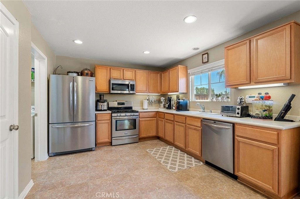 listing image 130724588070650252747