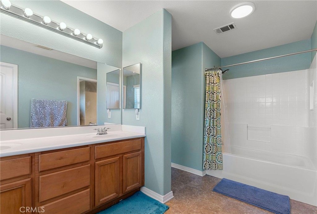 listing image 130725302189681258121