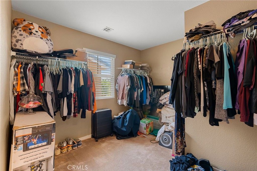 listing image 130722597766171019335