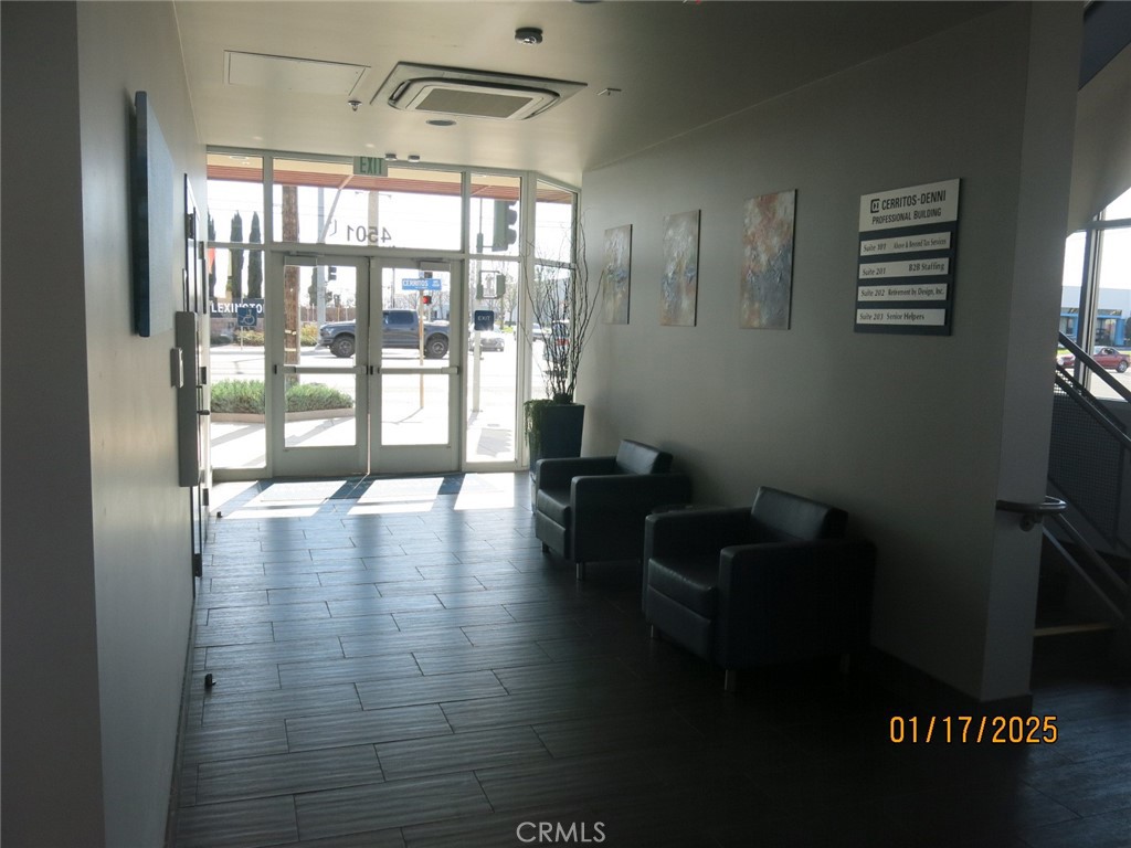 4501 cerritos