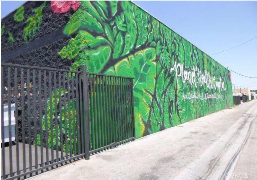 546 W Compton Boulevard