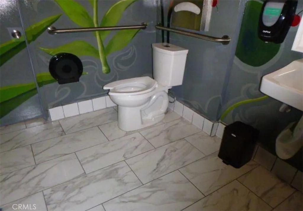 Compton, California 90220, United States, ,Commercial,Active,48014