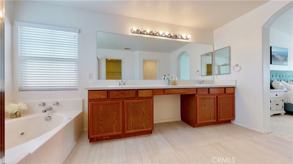 listing image 130728921050654797871