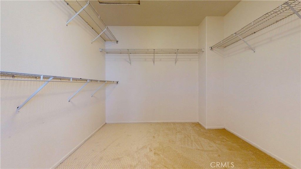 listing image 130725562558137090621