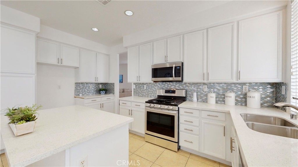 listing image 130724363952677633423