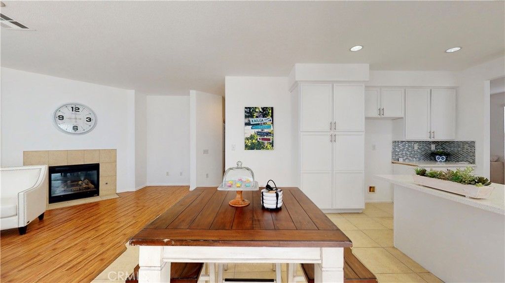 listing image 130723740887394938480