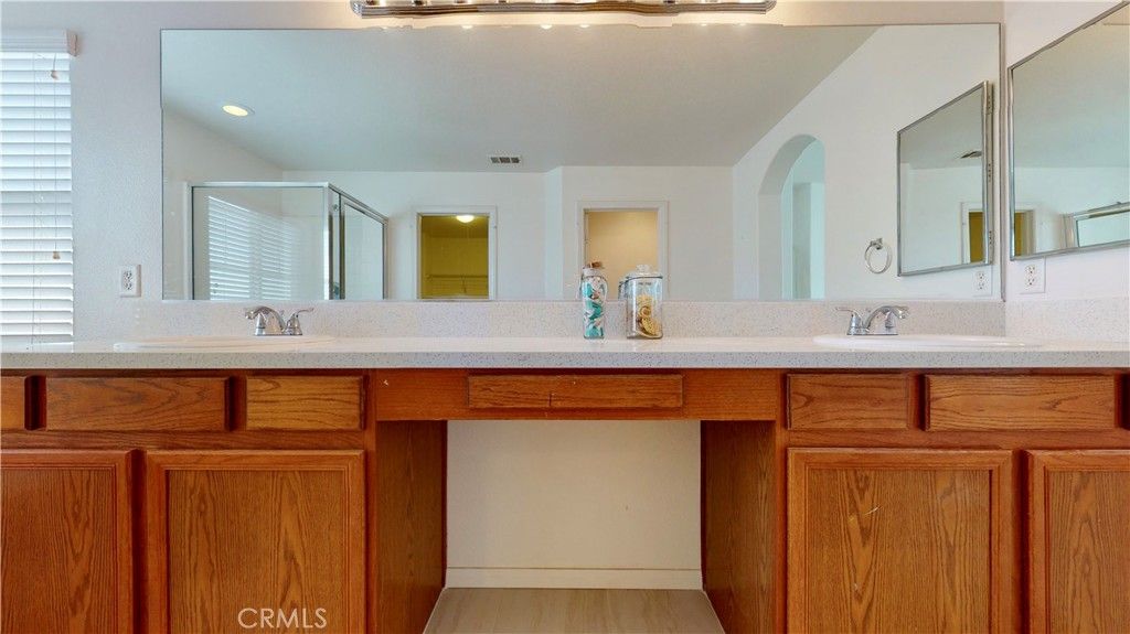 listing image 130725165640783841395