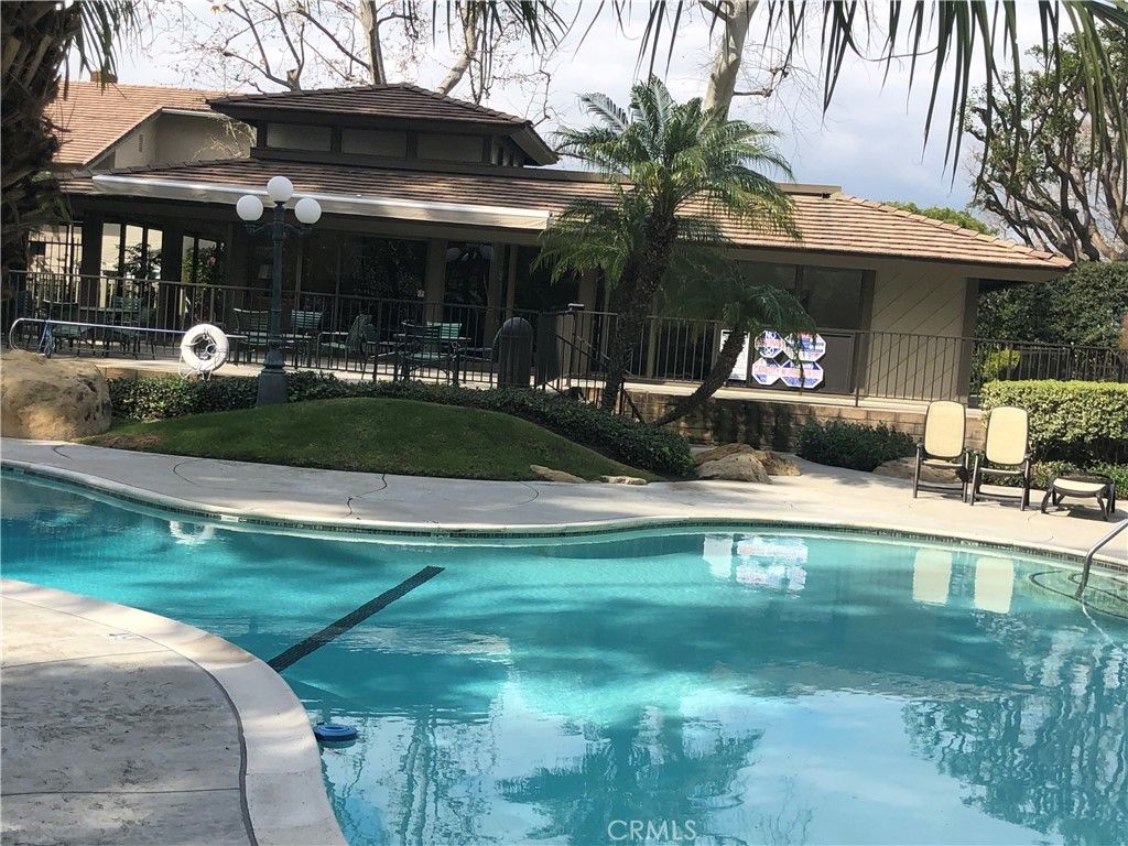 listing image 130725138098479585282