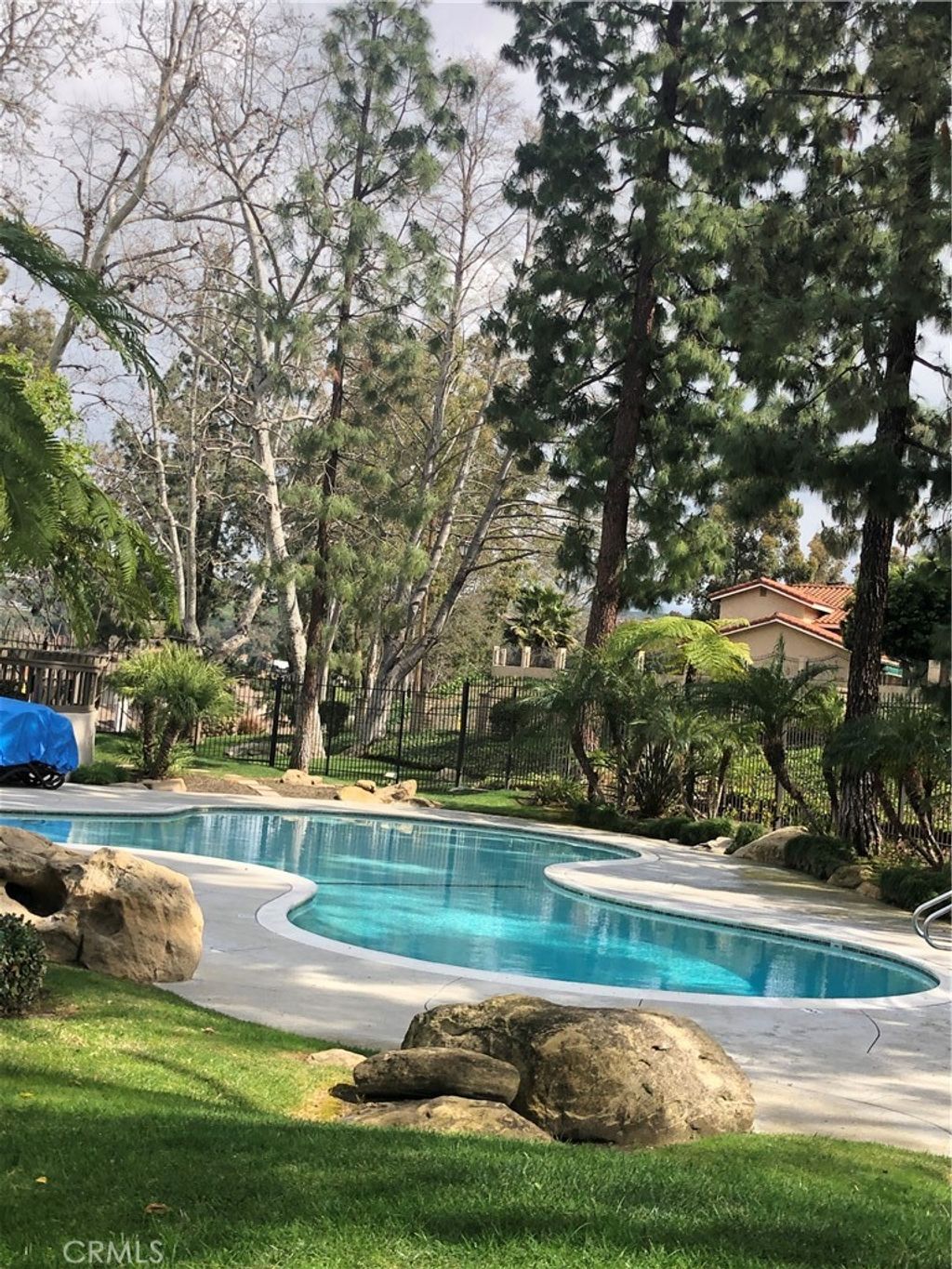 listing image 130729312435416081653