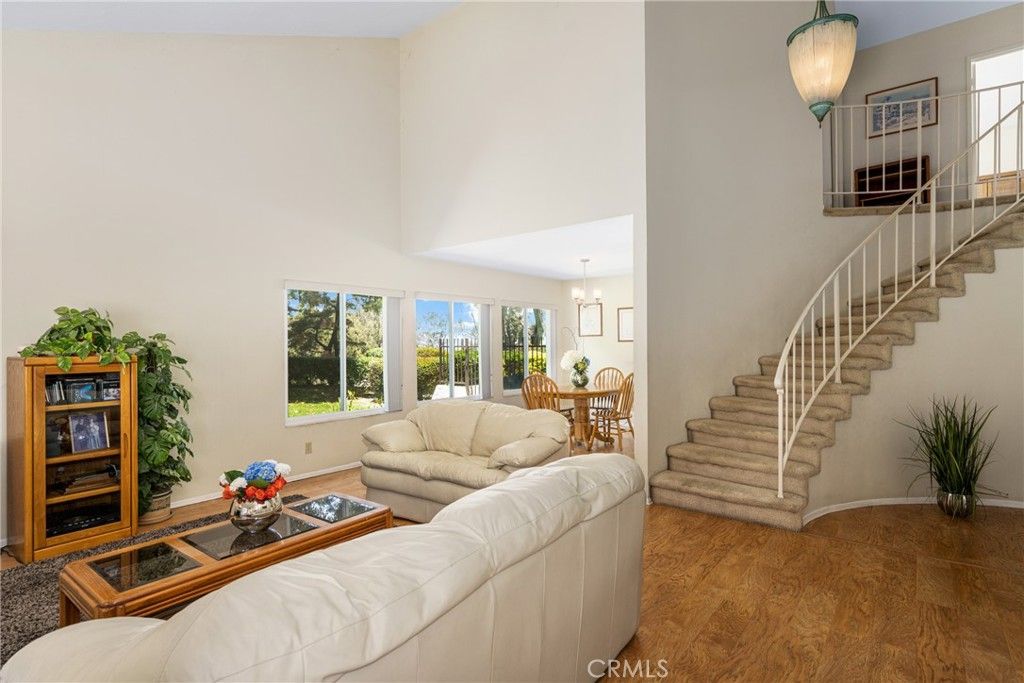 listing image 130726695275311510728